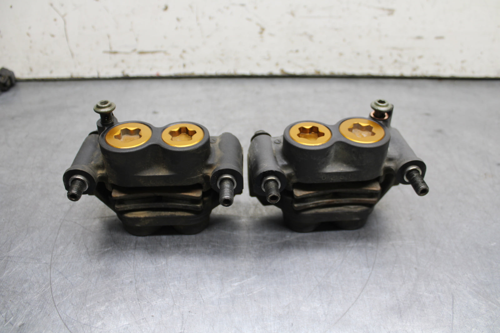 06-07 YAMAHA YZF R6 RIGHT LEFT FRONT BRAKE CALIPER SET PAIR CALIPERS BB742