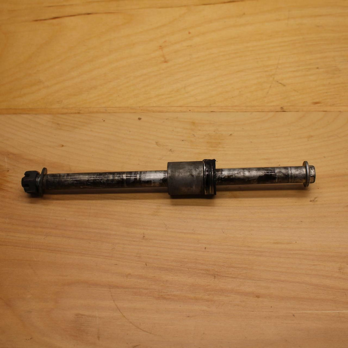 97-04 SUZUKI MARAUDER 800 REAR AXLE BACK WHEEL RIM PIVOT BOLT AXEL BB312