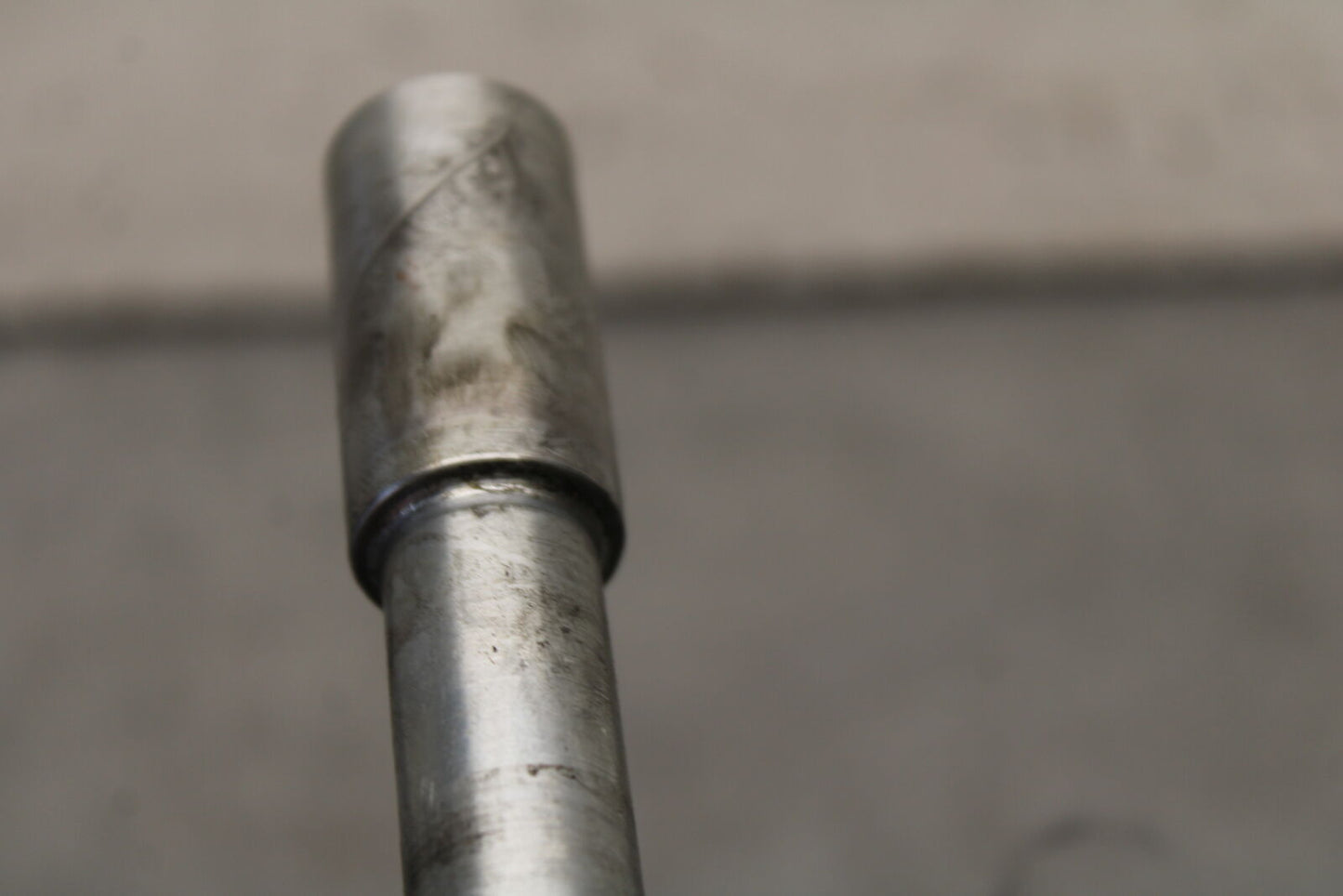 05-06 SUZUKI BOULEVARD M50 FRONT WHEEL RIM AXLE PIVOT BOLT BB671