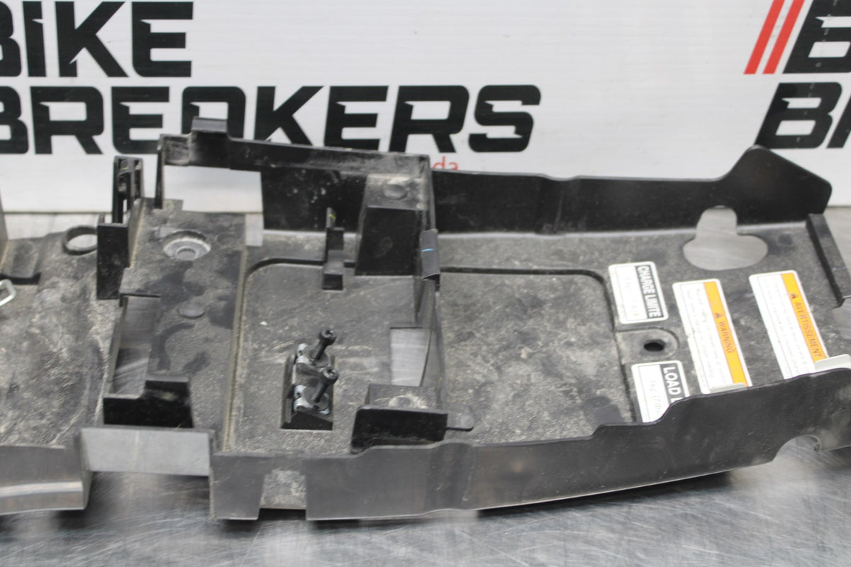 08-16 YAMAHA YZF R6 REAR BACK TAIL UNDERTAIL BATTERY TRAY PLASTIC BB856