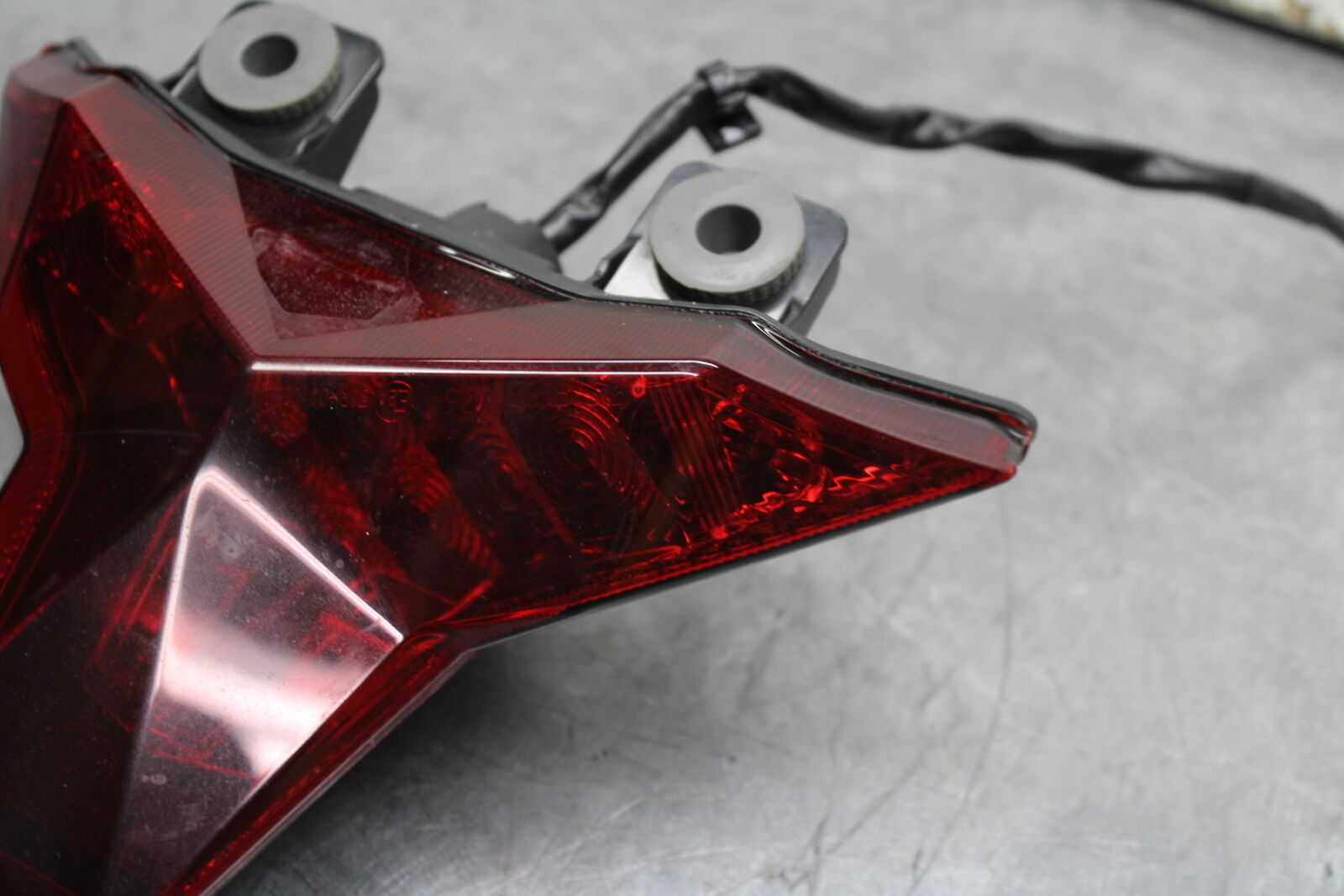 19-22 KAWASAKI Z400 REAR TAIL TAILLIGHT BACK BRAKE LIGHT BB738