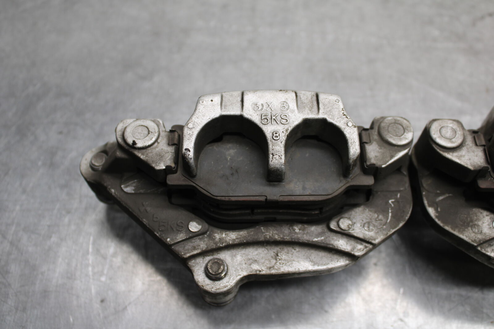 14-15 YAMAHA V STAR 1300 XVS1300CT TOURER FRONT BRAKE CALIPER SET BB722