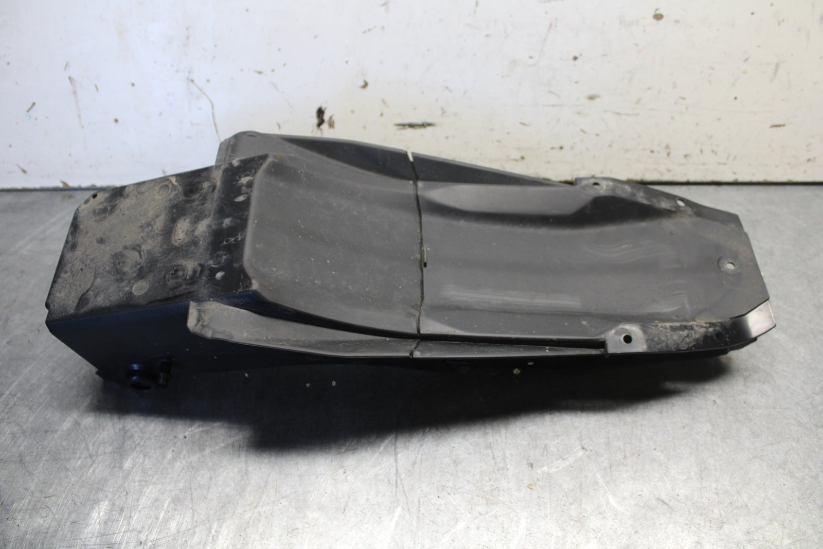 21-24 YAMAHA MT-07 REAR BACK TAIL UNDERTAIL BATTERY TRAY PLASTIC BB662