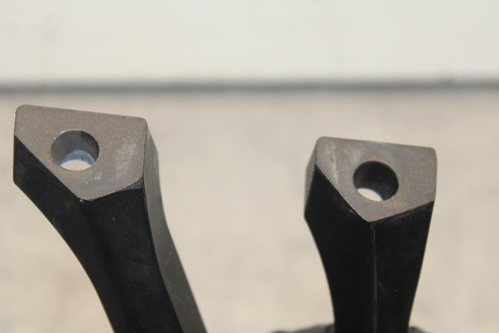 2011 Suzuki GSXR600 REAR BACK PASSENGER PEG SET PAIR BB602