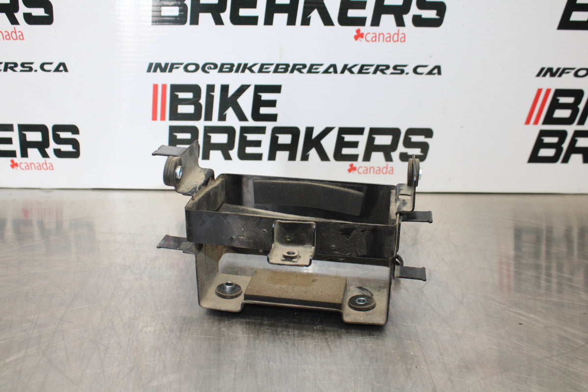 04-09 SUZUKI GS500F BATTERY TRAY BOX BB165