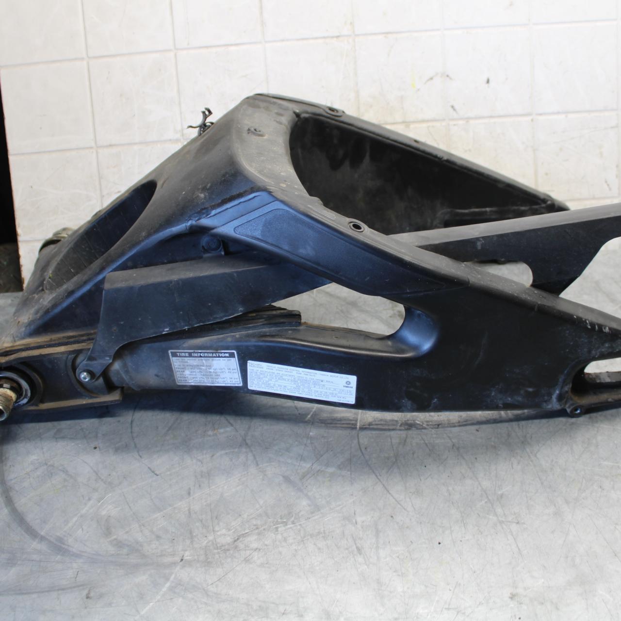 2009 Yamaha YZF R6 REAR SWINGARM BACK SUSPENSION SWING ARM 13S-22110-00-00 BB532
