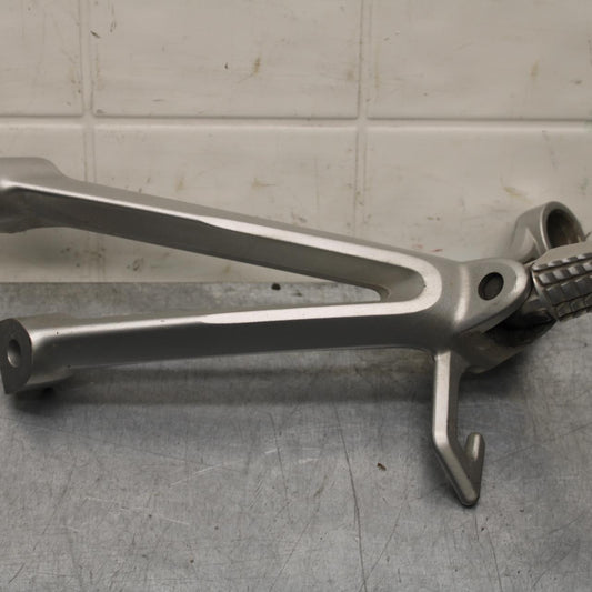 2008 Suzuki GSXR 600 750 RIGHT REAR BACK PASSENGER PEG 43600-21H00 BB584