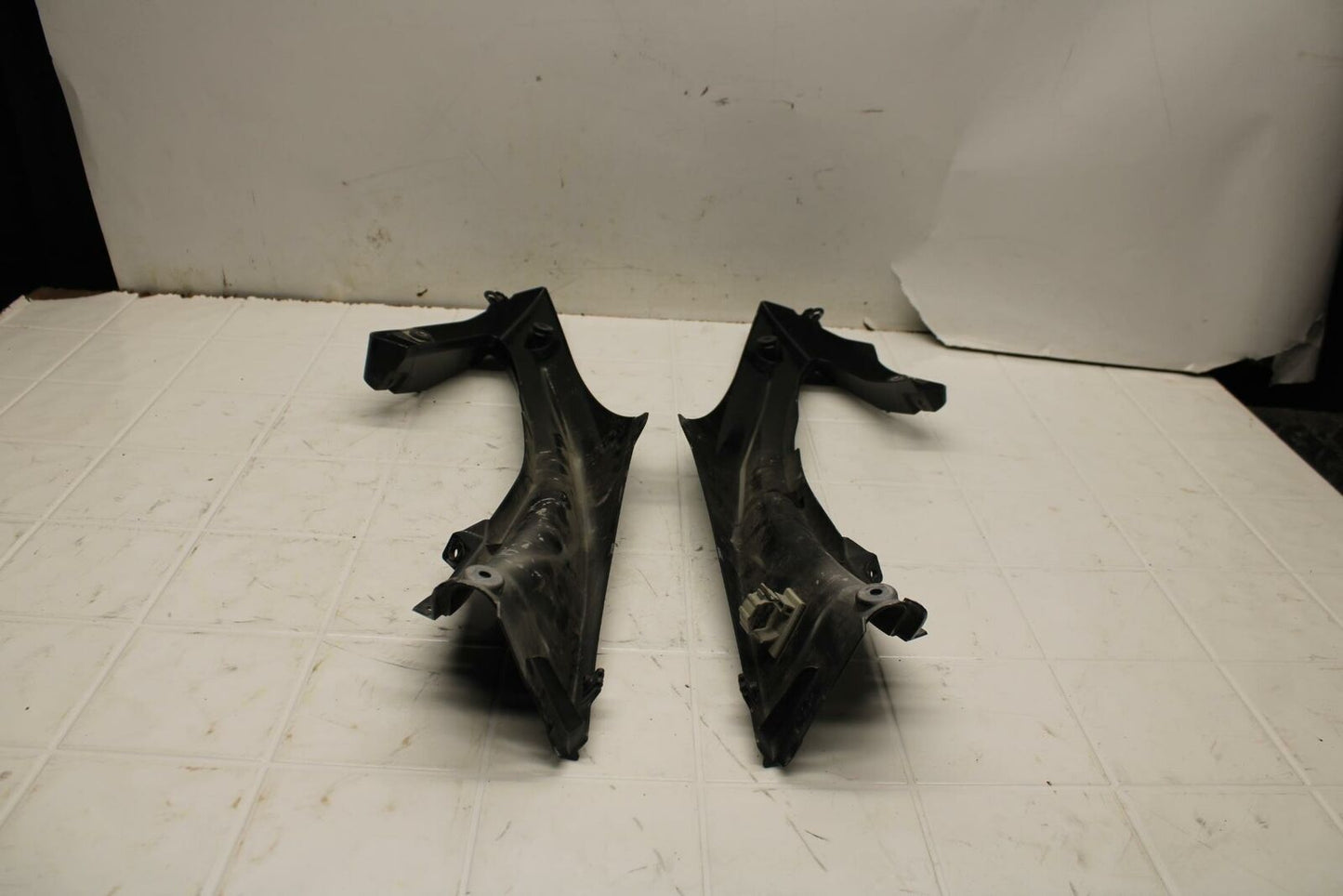 08-16 YAMAHA YZF R6 RIGHT & LEFT FRONT UPPER MID SIDE FAIRING COWL PLASTIC BB406