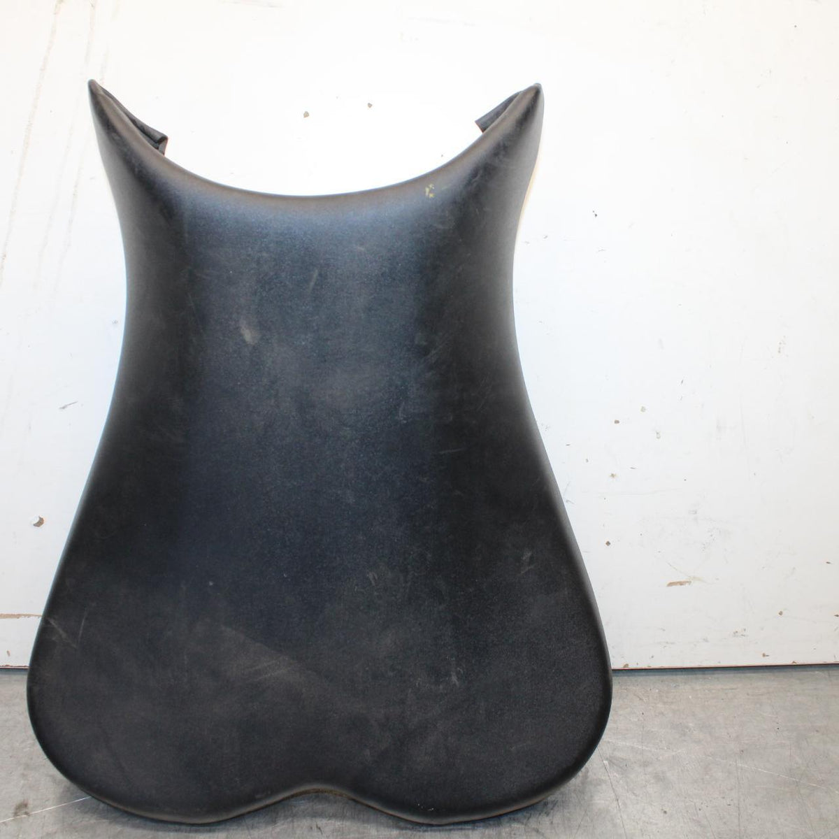 1995 Suzuki RF600R FRONT DRIVERS SEAT PAD SADDLE PILLION BB104