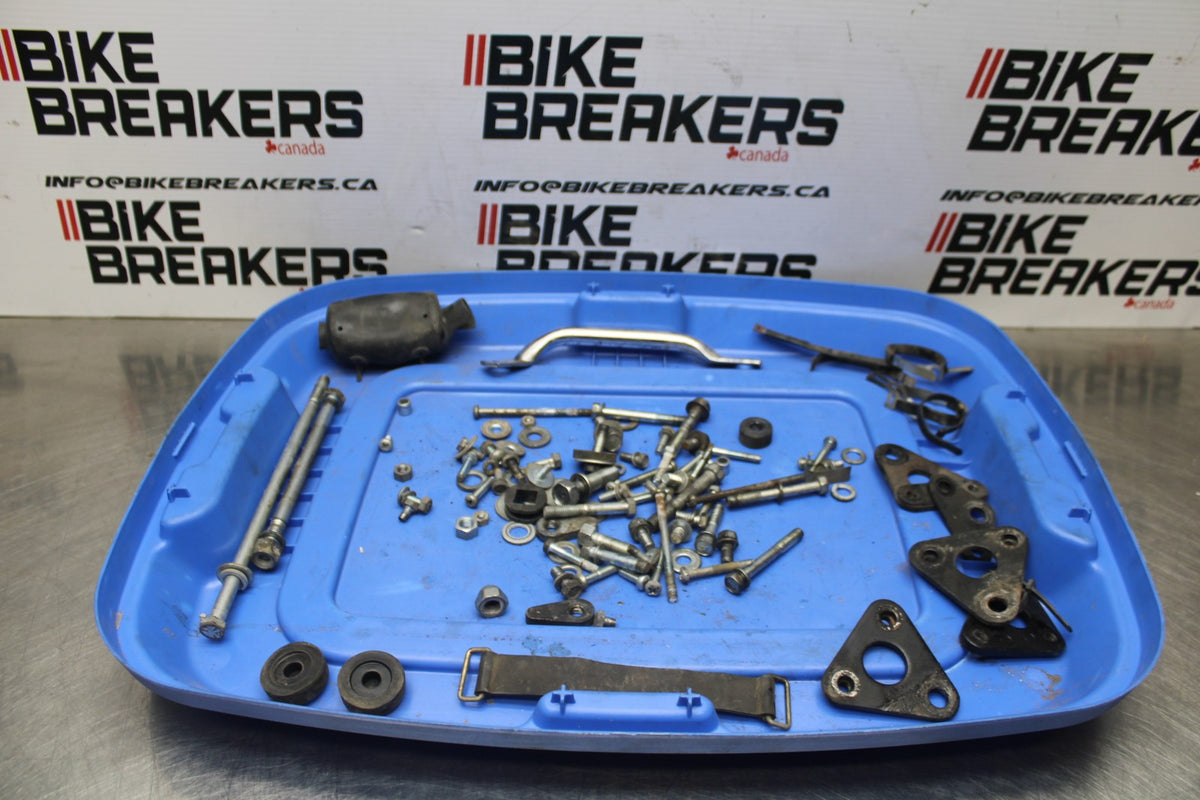 77 SUZUKI GS750 LEFTOVER MOUNTING BOLTS HARDWARE MOTOR SCREWS BB779