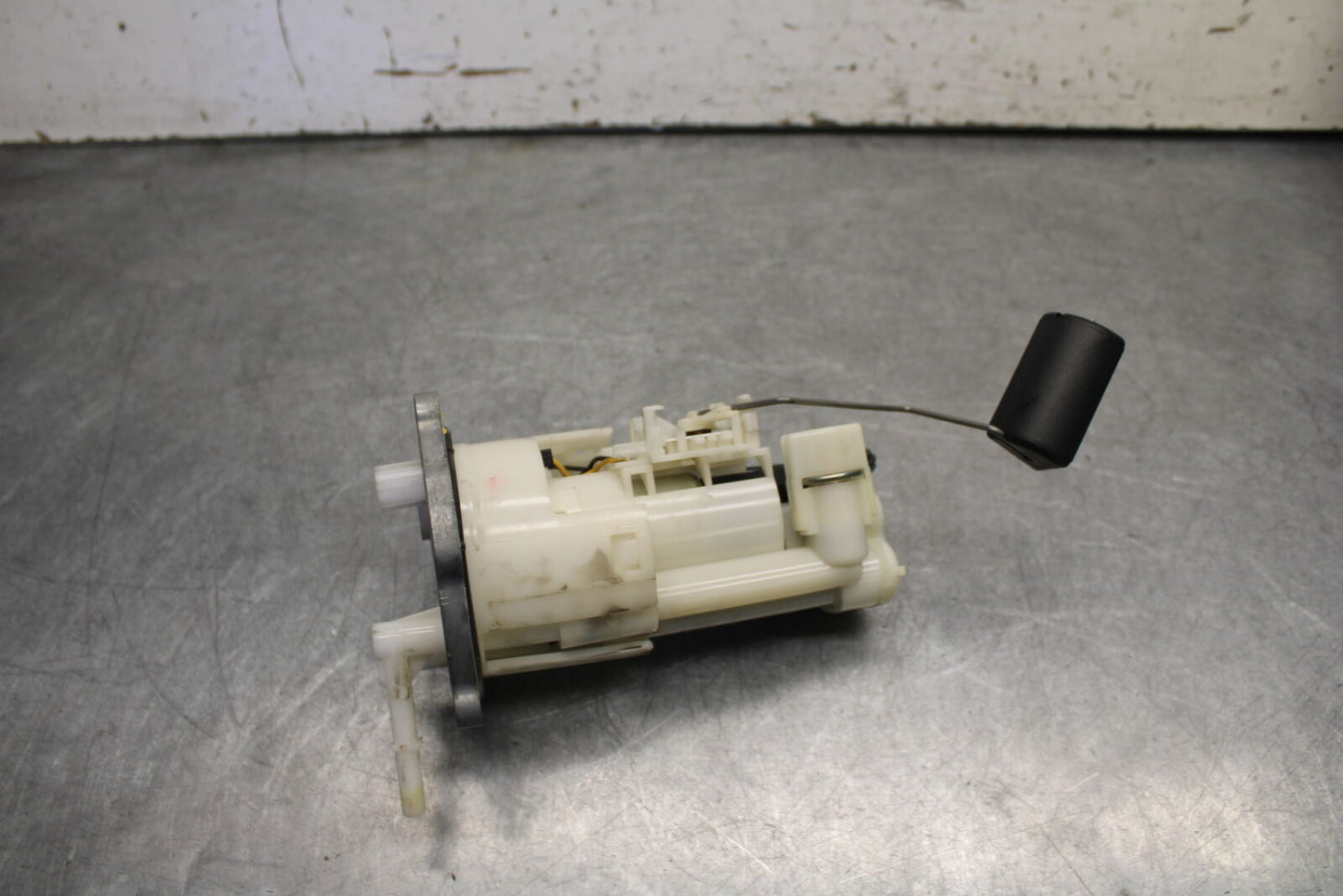 09-15 YAMAHA FZ6R FUEL PUMP GAS PETROL SENDER UNIT 20S-13907-00-00  BB686