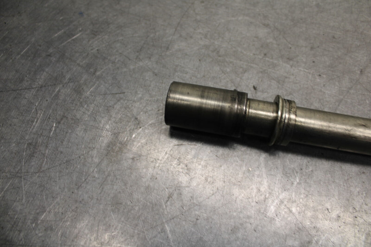 05-06 SUZUKI GSXR1000 FRONT WHEEL RIM AXLE PIVOT BOLT 54711-41G00 BB677