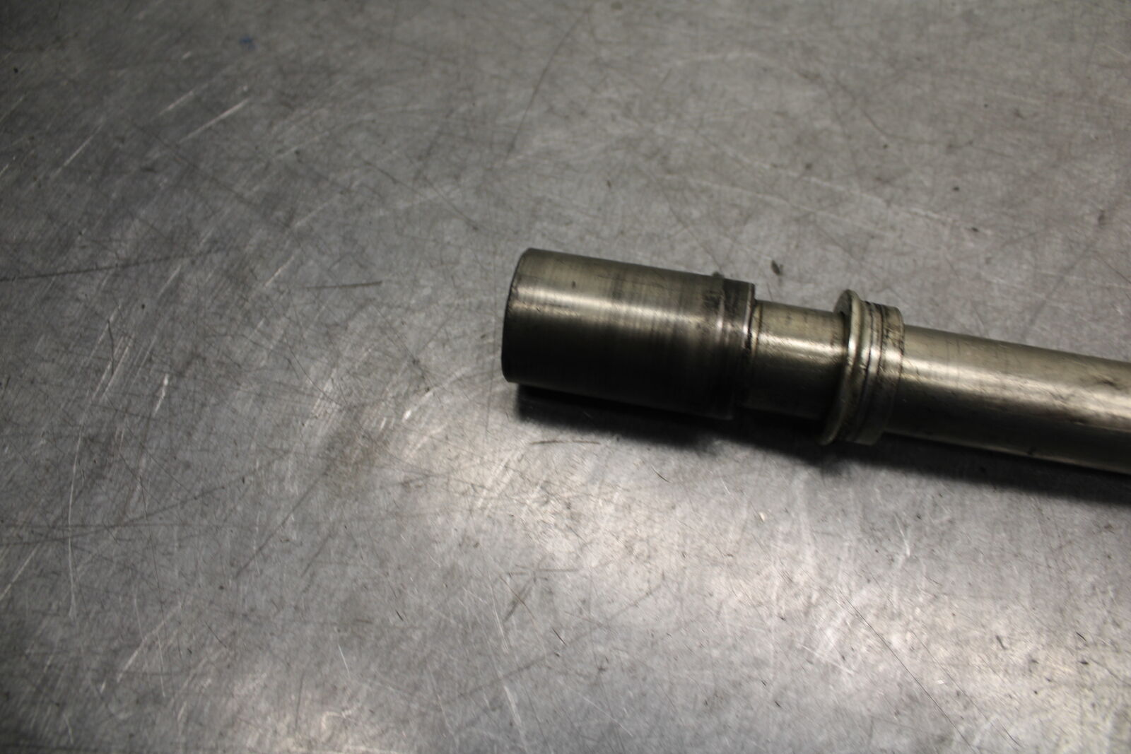 05-06 SUZUKI GSXR1000 FRONT WHEEL RIM AXLE PIVOT BOLT 54711-41G00 BB677