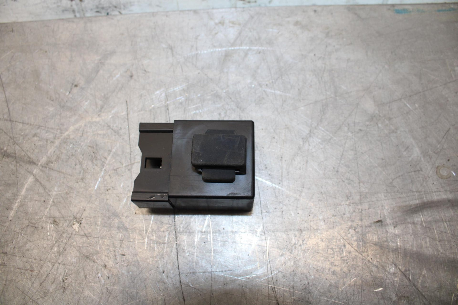 2007 Yamaha YZF R6 RELAY ASSEMBLY FUSE BOX 5VK-81950-40-00 BB525