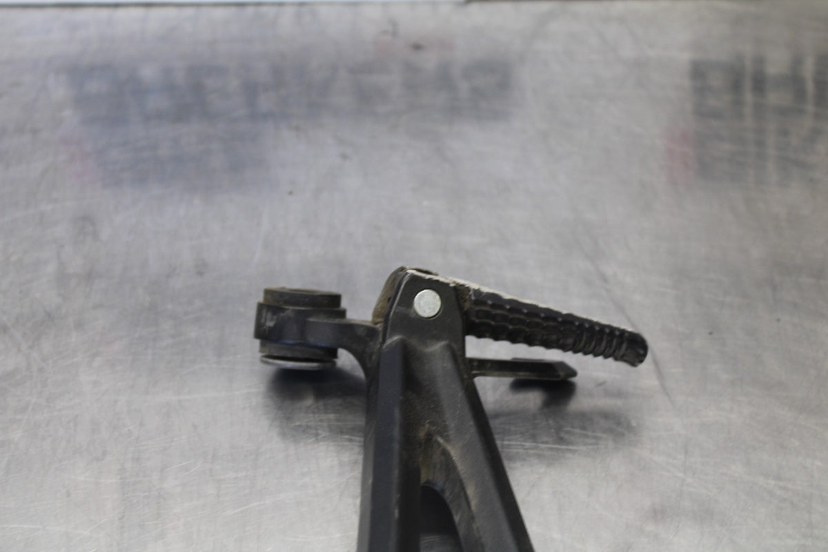 18 SUZUKI GSXR750 RIGHT REAR BACK PASSENGER PEG BB891