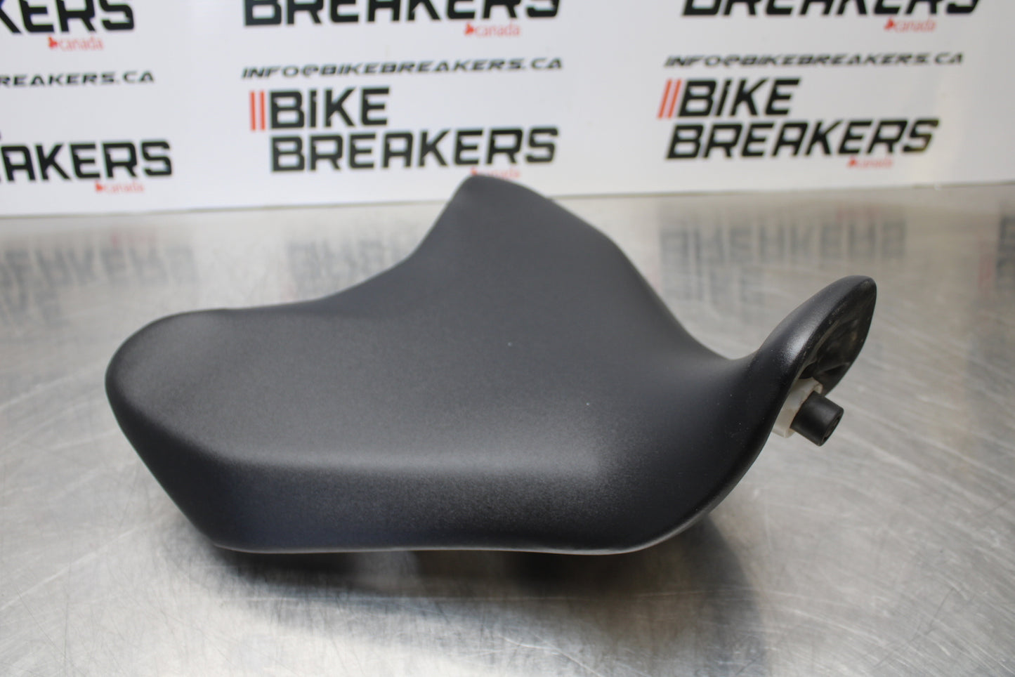 14-17 YAMAHA FZ07 FRONT DRIVERS SEAT PAD SADDLE PILLION BB162