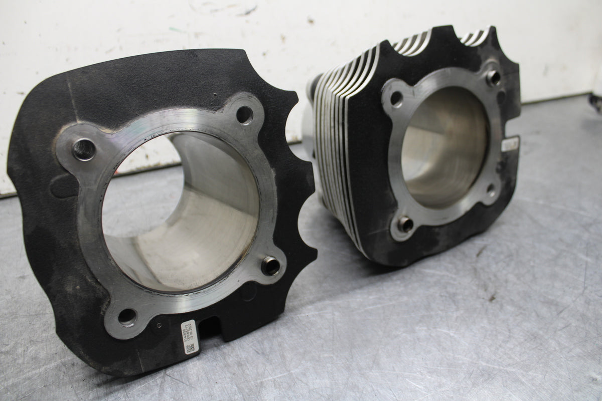 22-24 INDIAN CHIEF BOBBER DARK HORSE ENGINE MOTOR PISTON CYLINDERS JUG  BB717