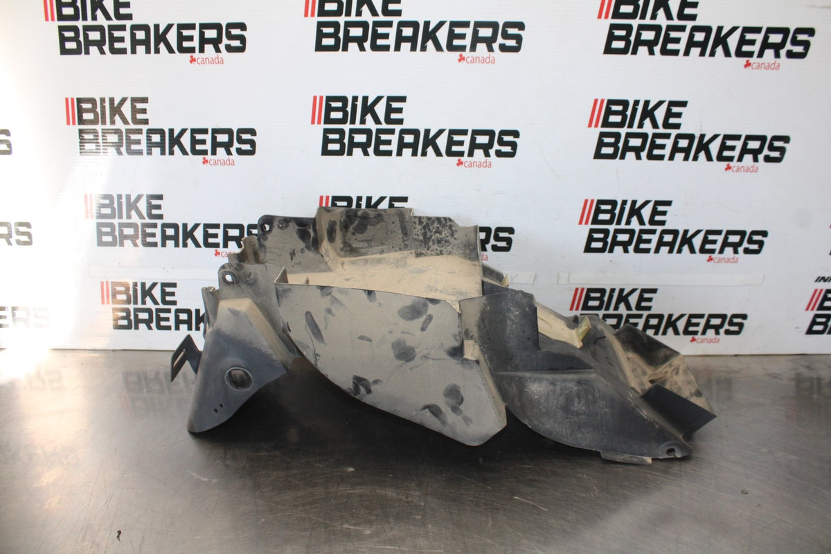 97-00 SUZUKI GSXR600 SRAD REAR BACK TAIL UNDERTAIL BATTERY TRAY PLASTIC BB921