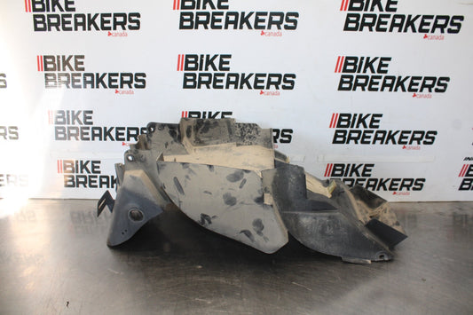 97-00 SUZUKI GSXR600 SRAD REAR BACK TAIL UNDERTAIL BATTERY TRAY PLASTIC BB921