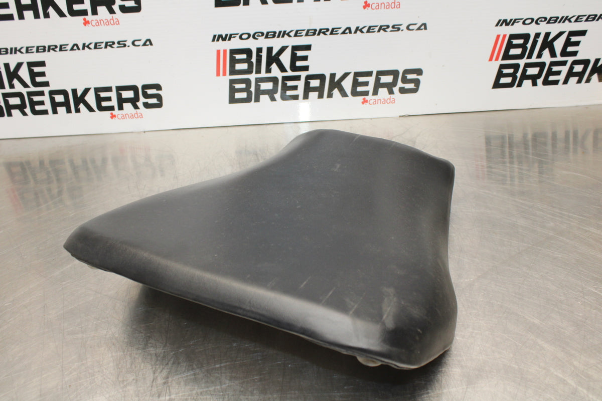 06-07 HONDA CBR1000RR FRONT DRIVERS SEAT PAD SADDLE PILLION BB166