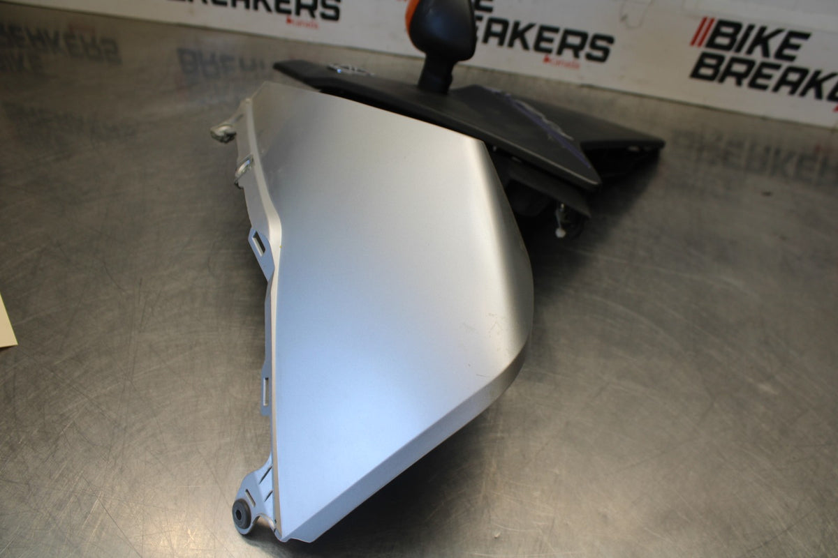 15-17 YAMAHA FJ09 RIGHT FRONT UPPER MID SIDE FAIRING COWL PLASTIC BB906