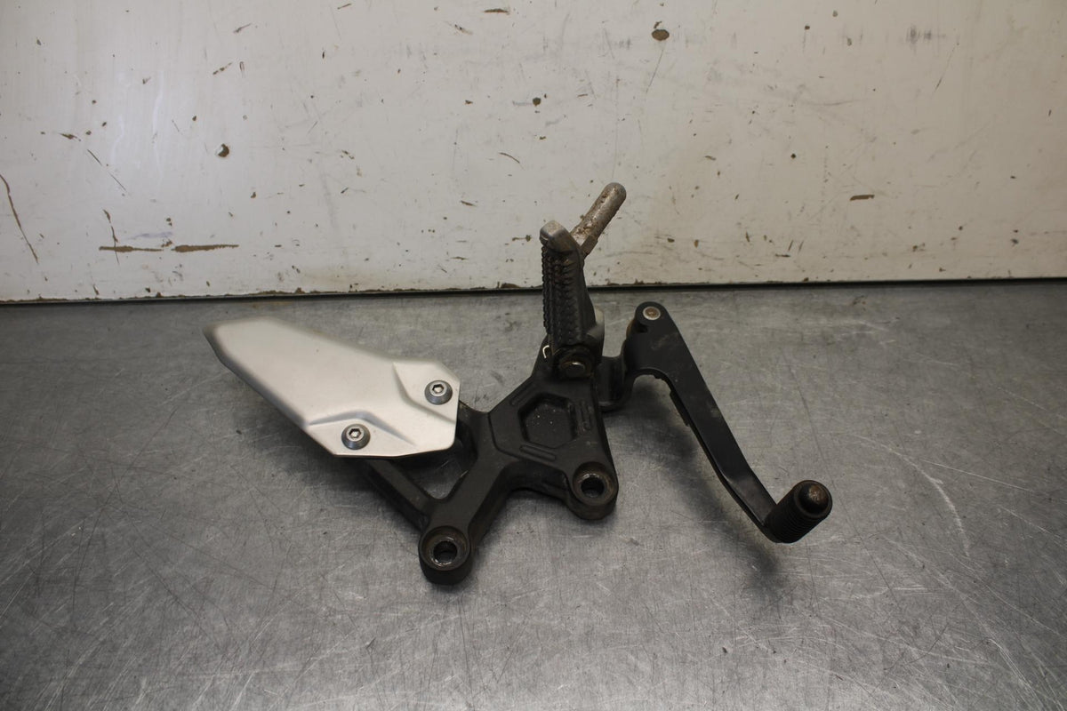 23-24 KAWASAKI NINJA ZX4R LEFT REARSET REAR SET DRIVER FOOT PEG REST STOP BB638