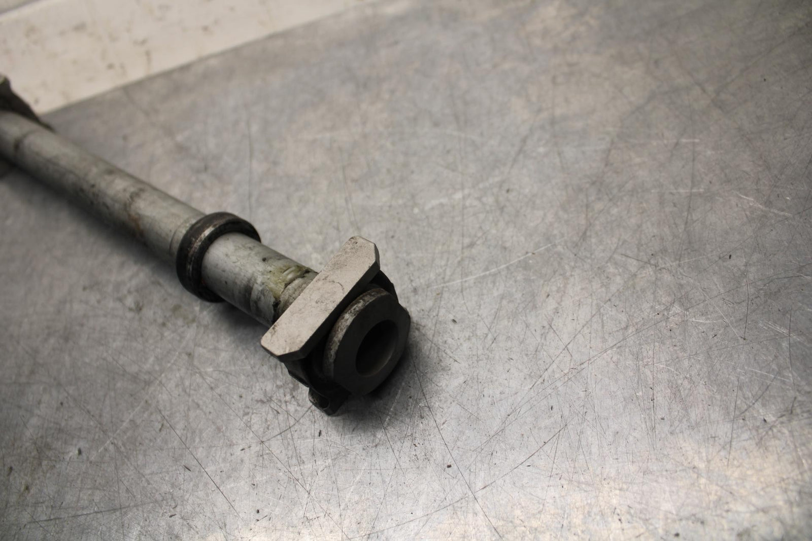 06-07 HONDA CBR1000RR REAR AXLE  WHEEL RIM PIVOT BOLT AXEL 42301-MEL-000  BB75