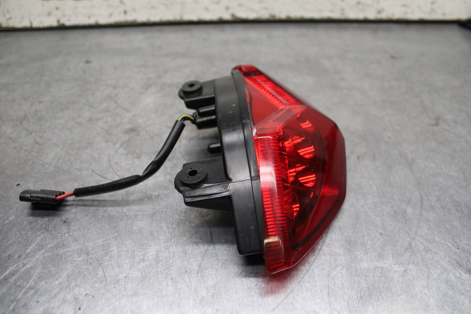12-13 KAWASAKI Z1000 REAR TAIL TAILLIGHT BACK BRAKE LIGHT BB743