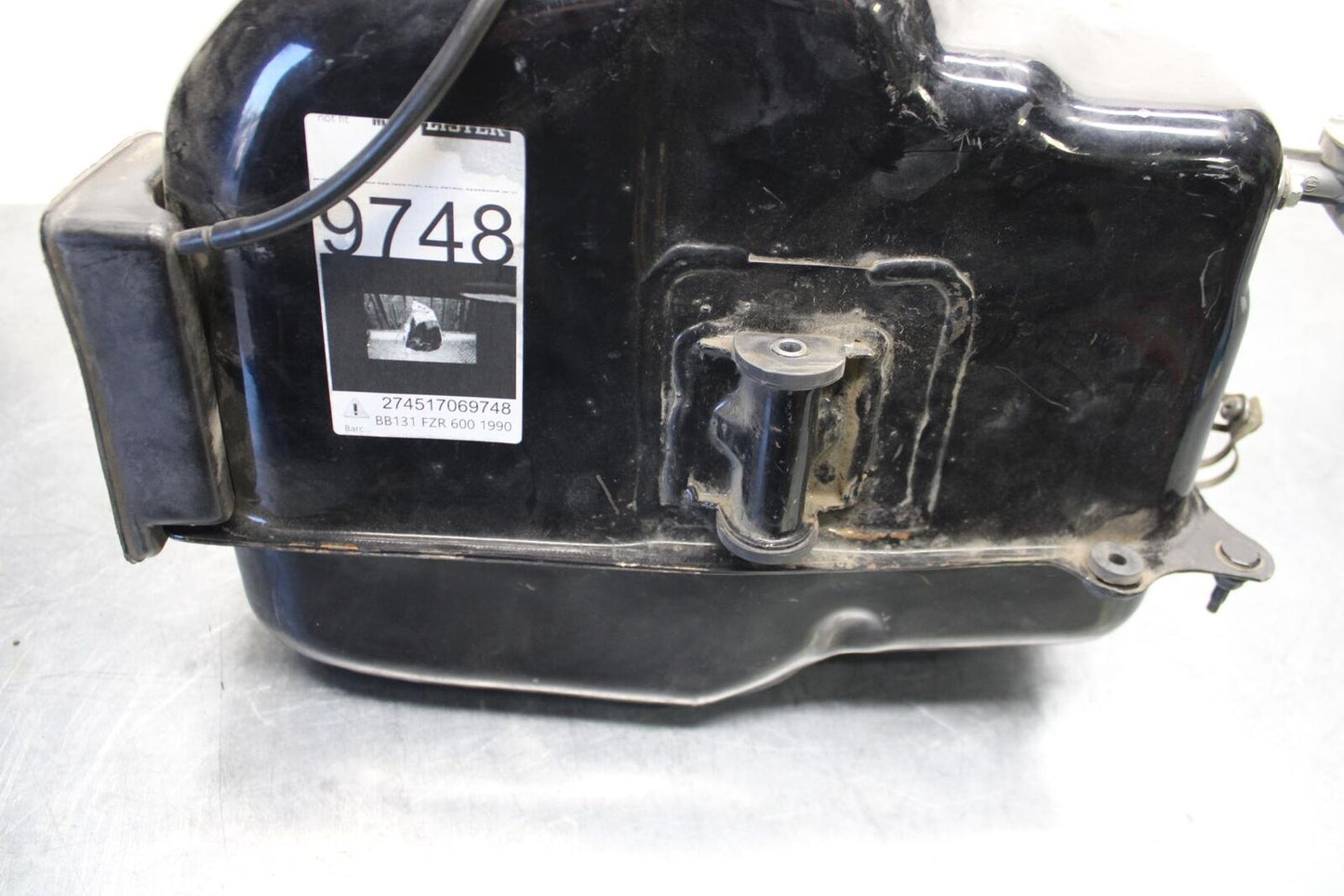 89-90 YAMAHA FZR600 GAS TANK FUEL CELL PETROL RESERVOIR 3HE-24110-10-00 BB76