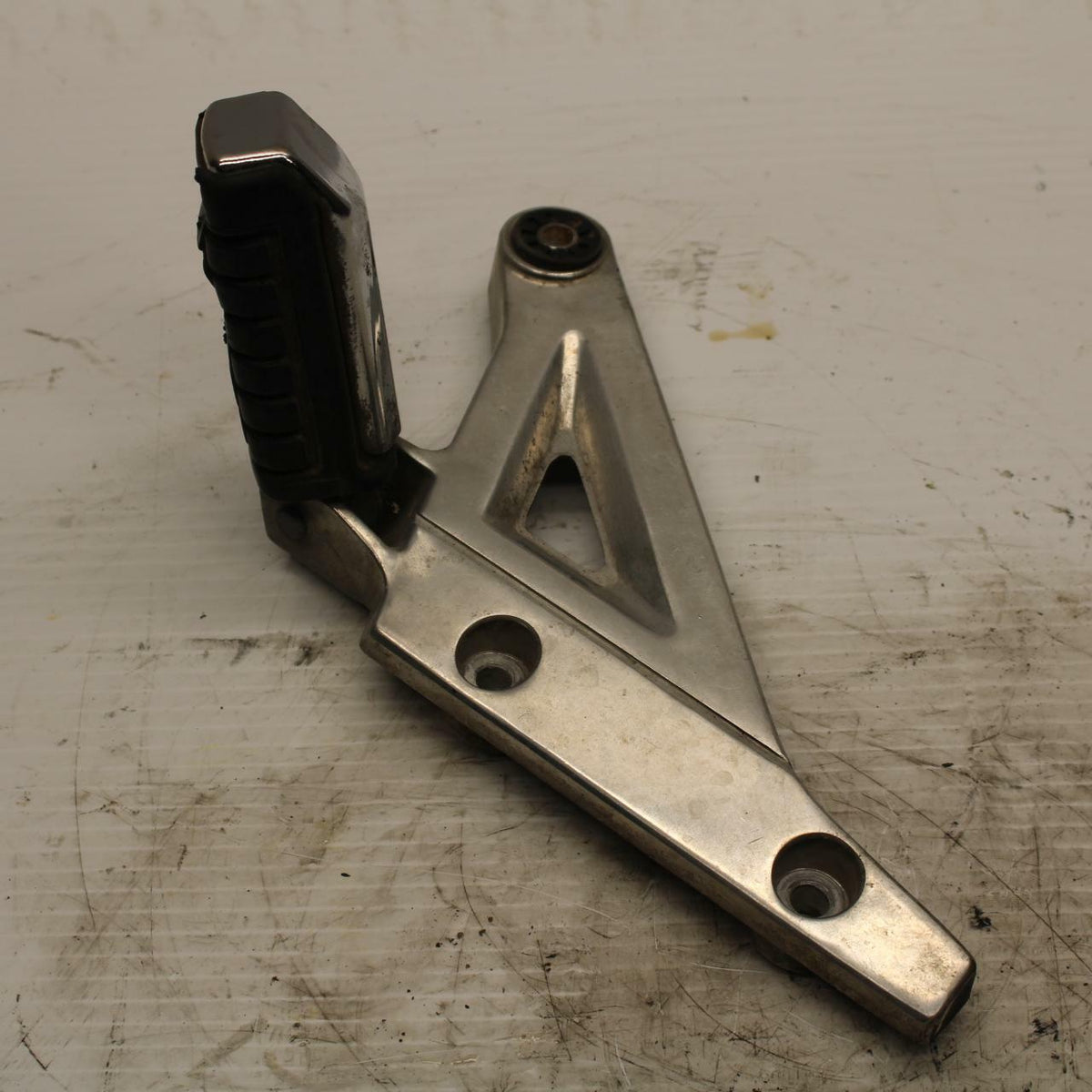 84-85 HONDA V30 MAGNA LEFT REAR PASSENGER FOOT STEP PEG BB251