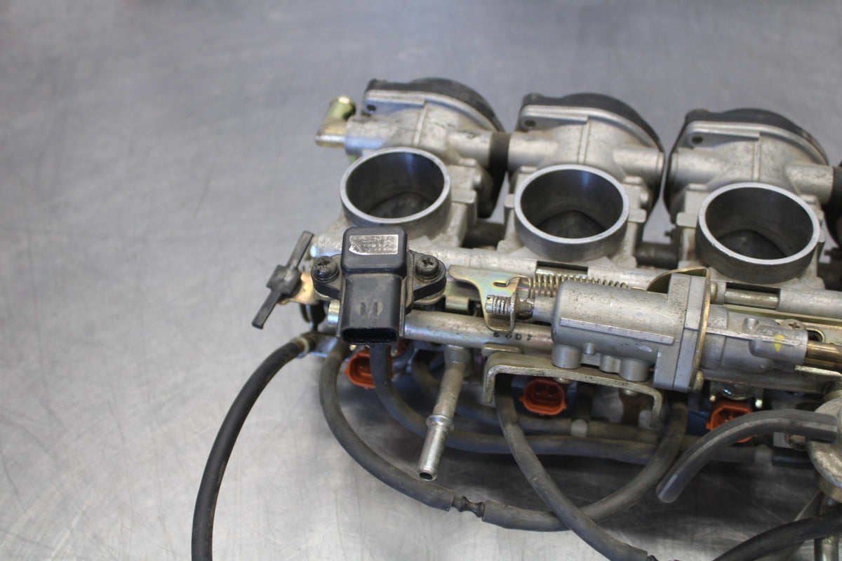 05 YAMAHA YZF R6 MAIN FUEL INJECTORS / THROTTLE BODIES BB894