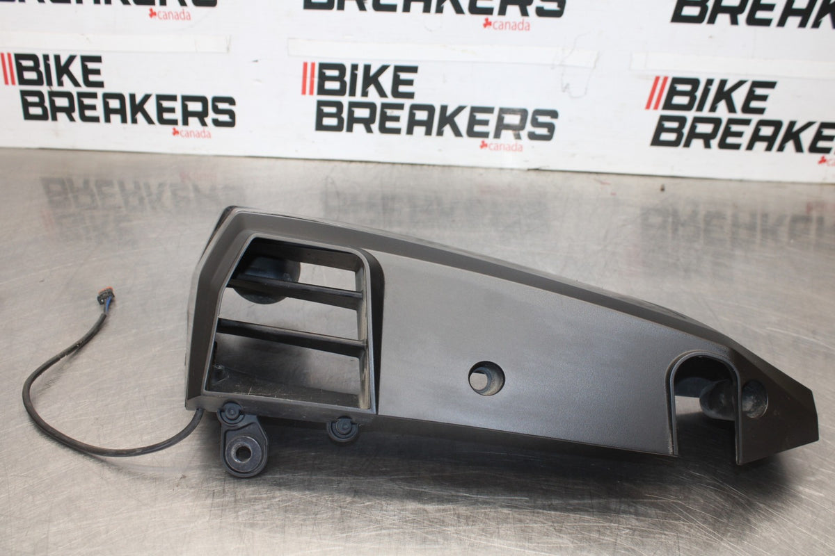 22 HARLEY-DAVIDSON PAN AMERICA 1250 RIGHT MID SIDE FAIRING COWL PLASTIC BB910