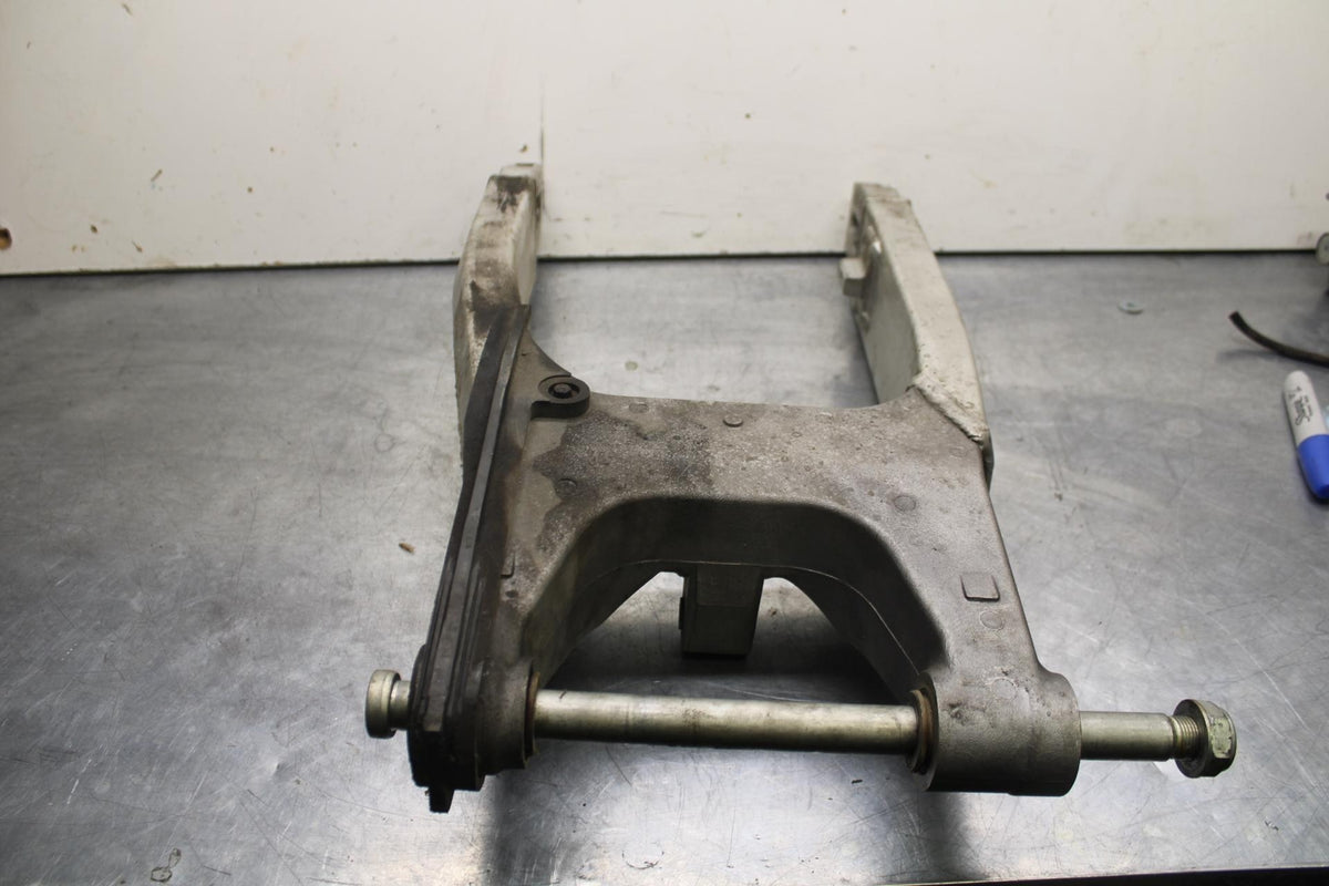 2004 Honda CBR600F4i REAR SWINGARM BACK SUSPENSION SWING ARM BB606