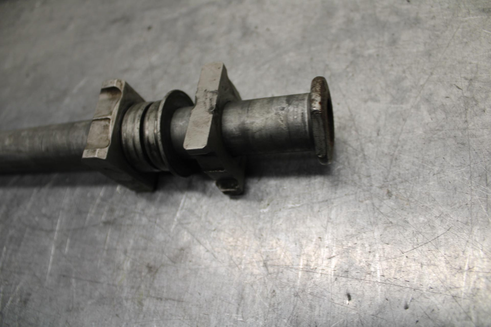 06-07 HONDA CBR1000RR REAR AXLE WHEEL RIM PIVOT BOLT AXEL 42301-MEL-000 BB99