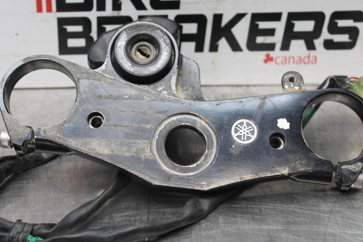 07 YAMAHA YZF R1 FORKS UPPER TRIPLE TREE CLAMP & IGNITION BB826