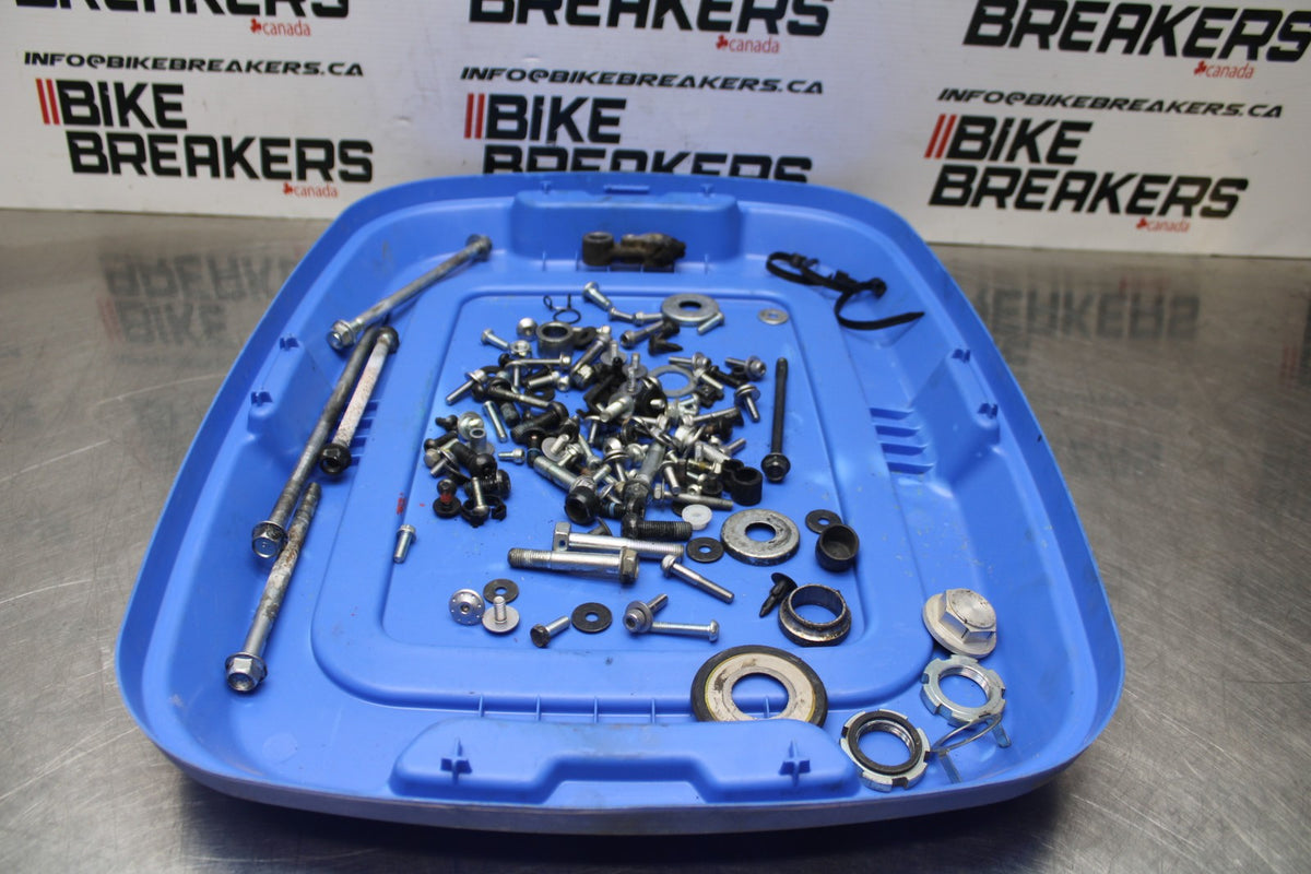 16 YAMAHA XSR900 ENGINE MOUNTING BOLTS HARDWARE MOTOR SCREWS BB786