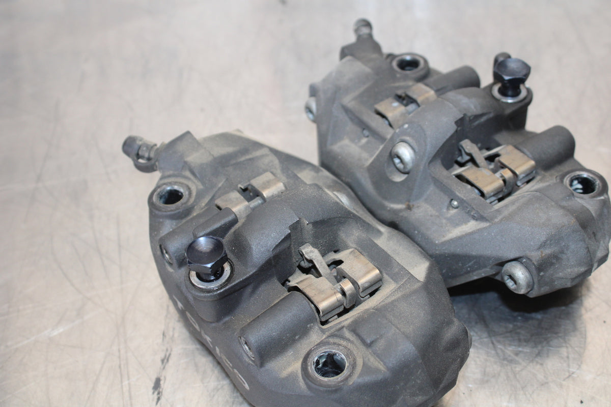 05-06 HONDA CBR600RR RIGHT LEFT FRONT BRAKE CALIPER SET PAIR CALIPERS BB149
