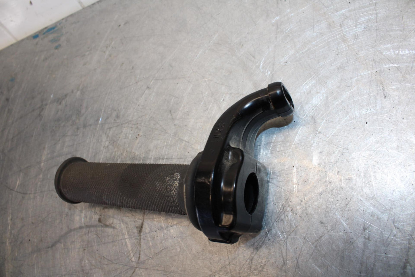 07-08 YAMAHA YZF R1 THROTTLE CABLE LINE HOUSING GUIDE BB439