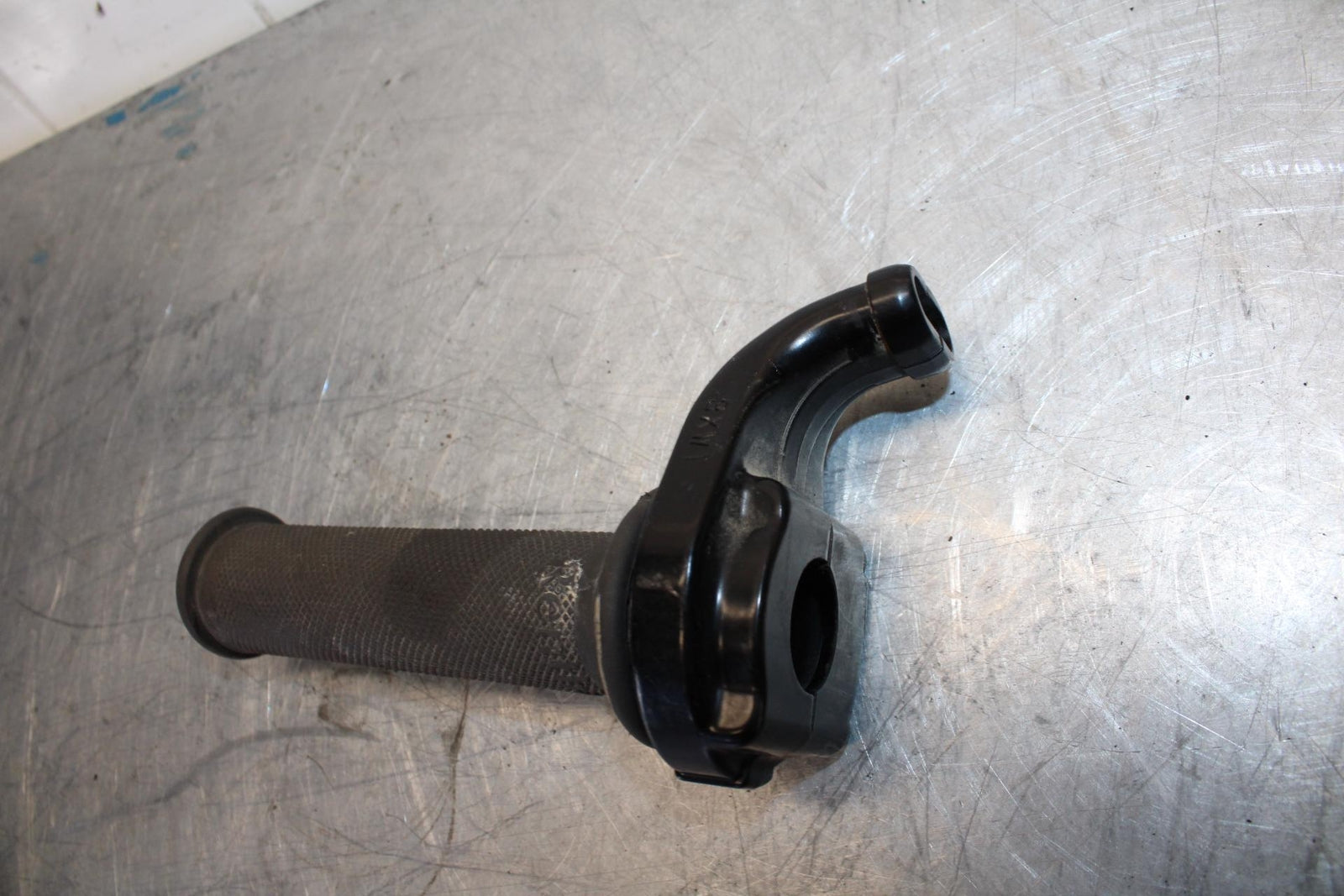 07-08 YAMAHA YZF R1 THROTTLE CABLE LINE HOUSING GUIDE BB439