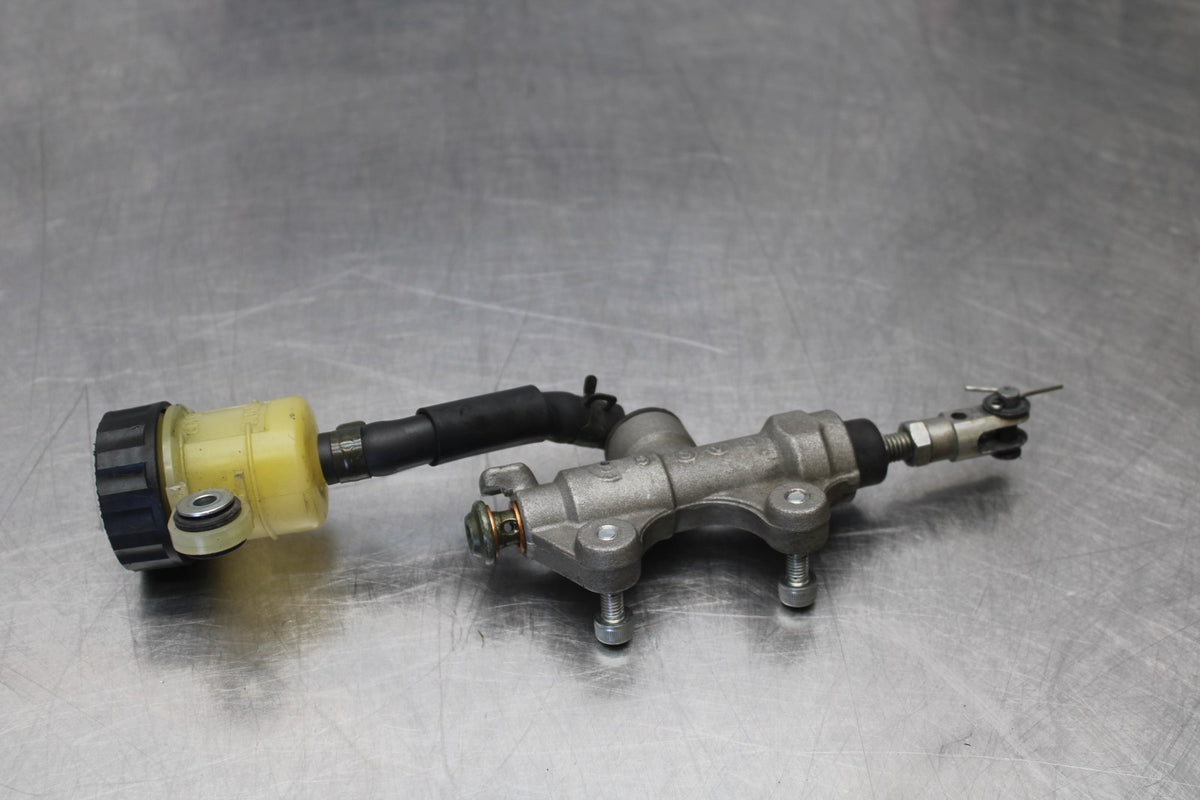 06-07 YAMAHA YZF R6 REAR BACK BRAKE MASTER CYLINDER W RESERVOIR BB763