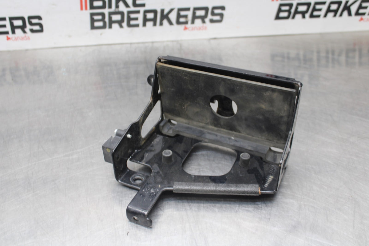 95-03 HARLEY-DAVIDSON SPORTSTER 1200 CUSTOM XL1200C BATTERY TRAY HOLDER BB817
