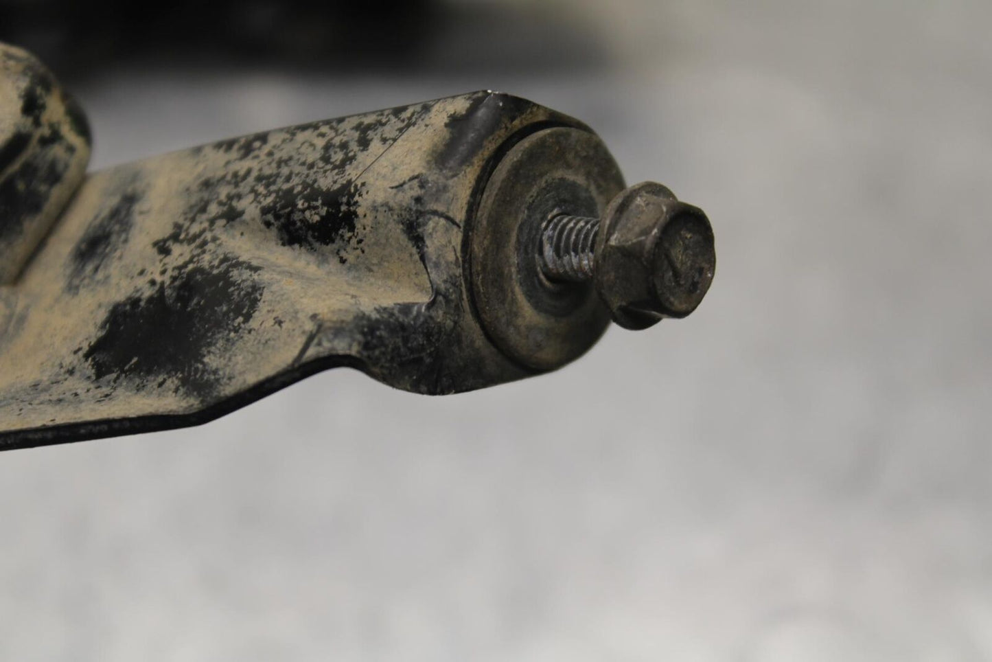 2009 Kawasaki Ninja 250R EX250J ENGINE MOUNT MOTOR BRACKET BB87