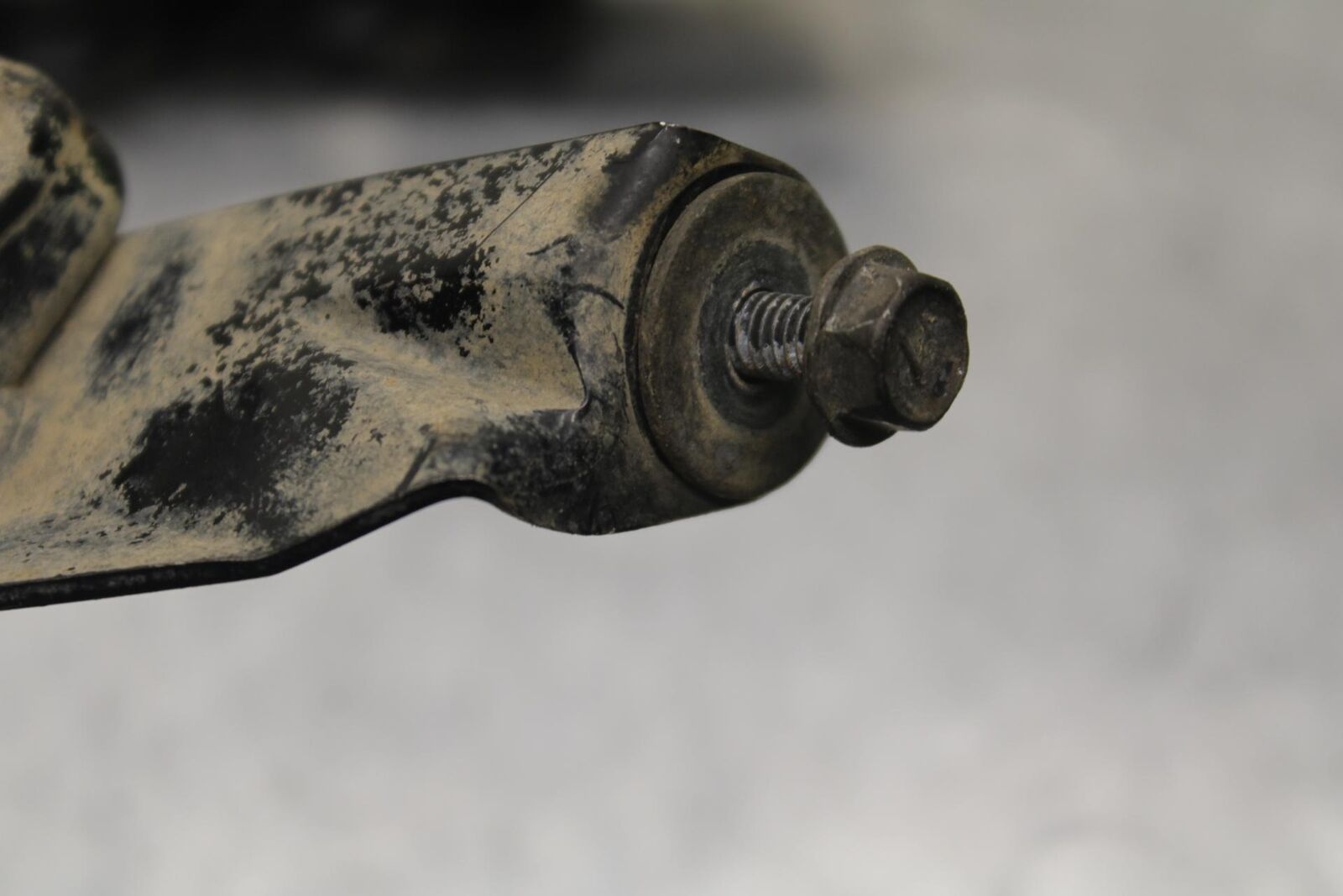 2009 Kawasaki Ninja 250R EX250J ENGINE MOUNT MOTOR BRACKET BB87