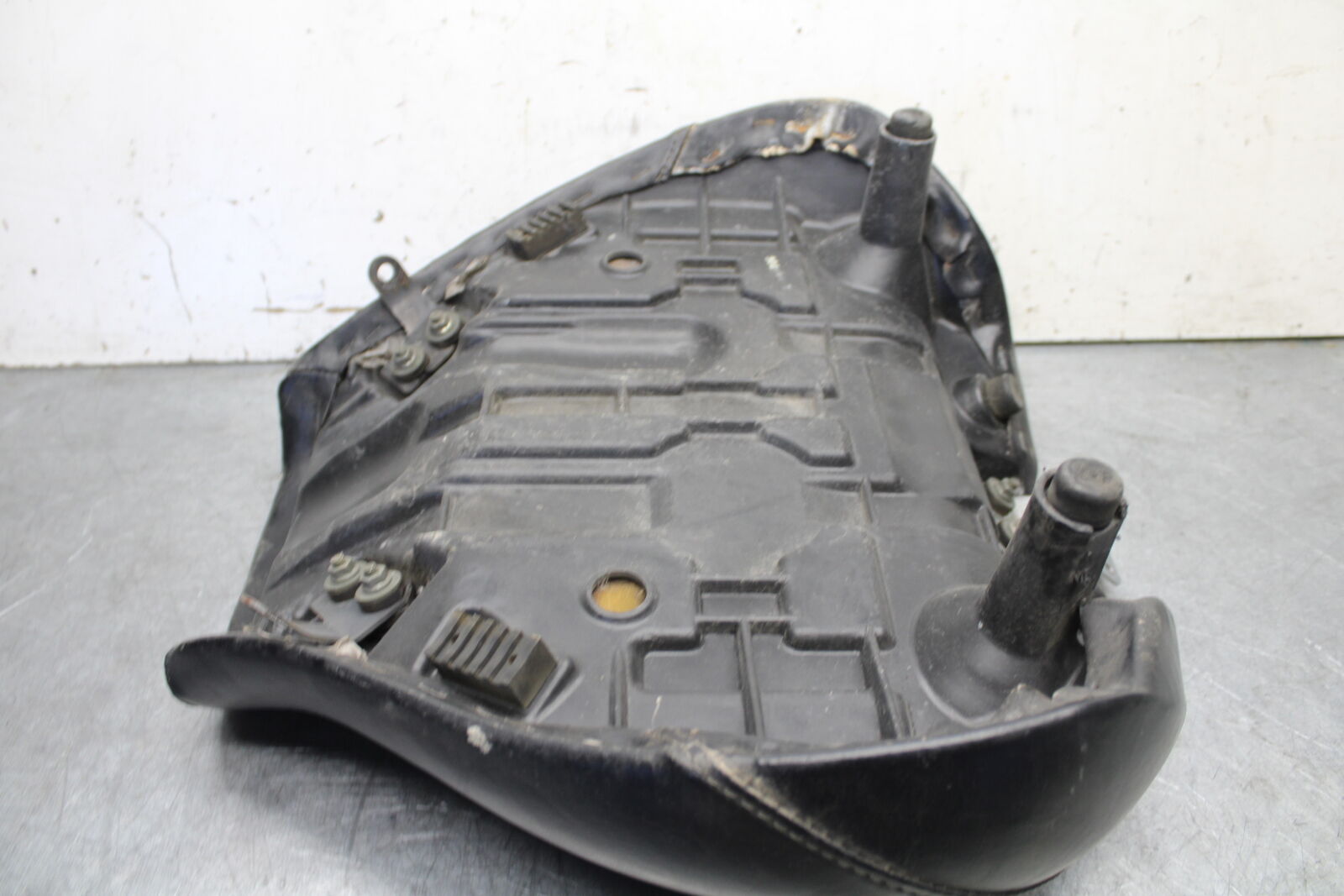 05-09 SUZUKI BOULEVARD C90 FRONT DRIVERS SEAT BB692