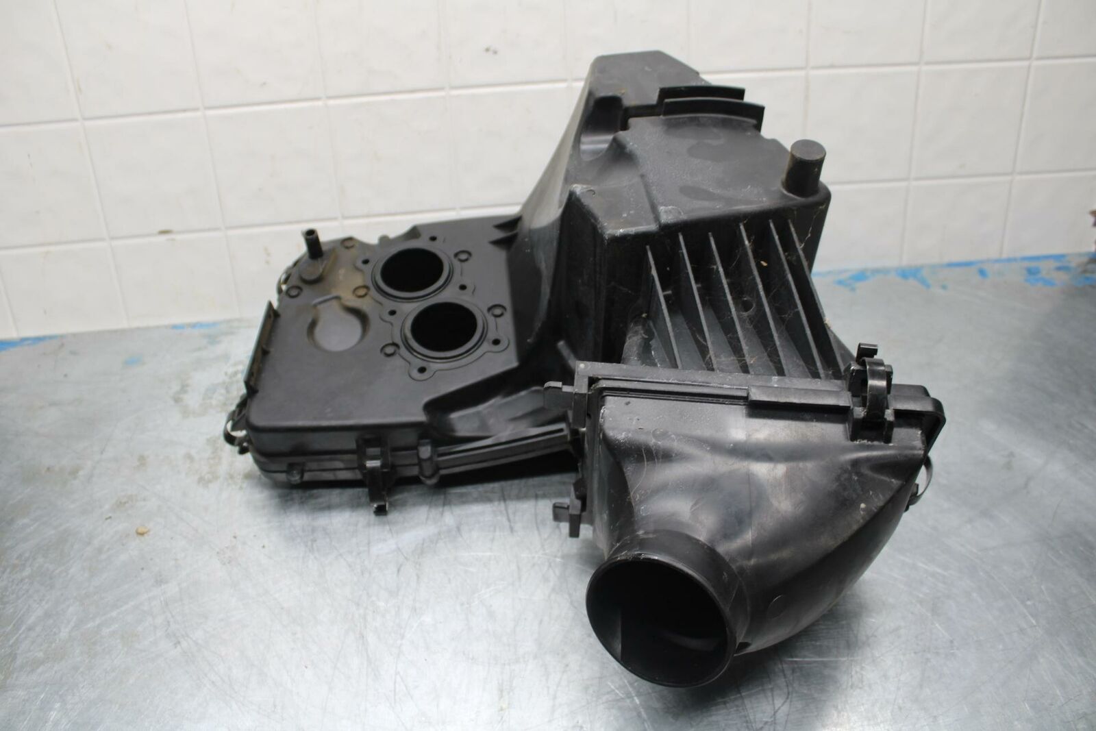 10-12 CAN AM SPYDER RT AIRBOX AIR INTAKE FILTER BOX BB415