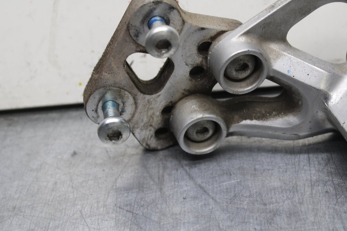 08-10 SUZUKI GSXR 600 LEFT REARSET REAR SET DRIVER FOOT PEG REST STOP BB753