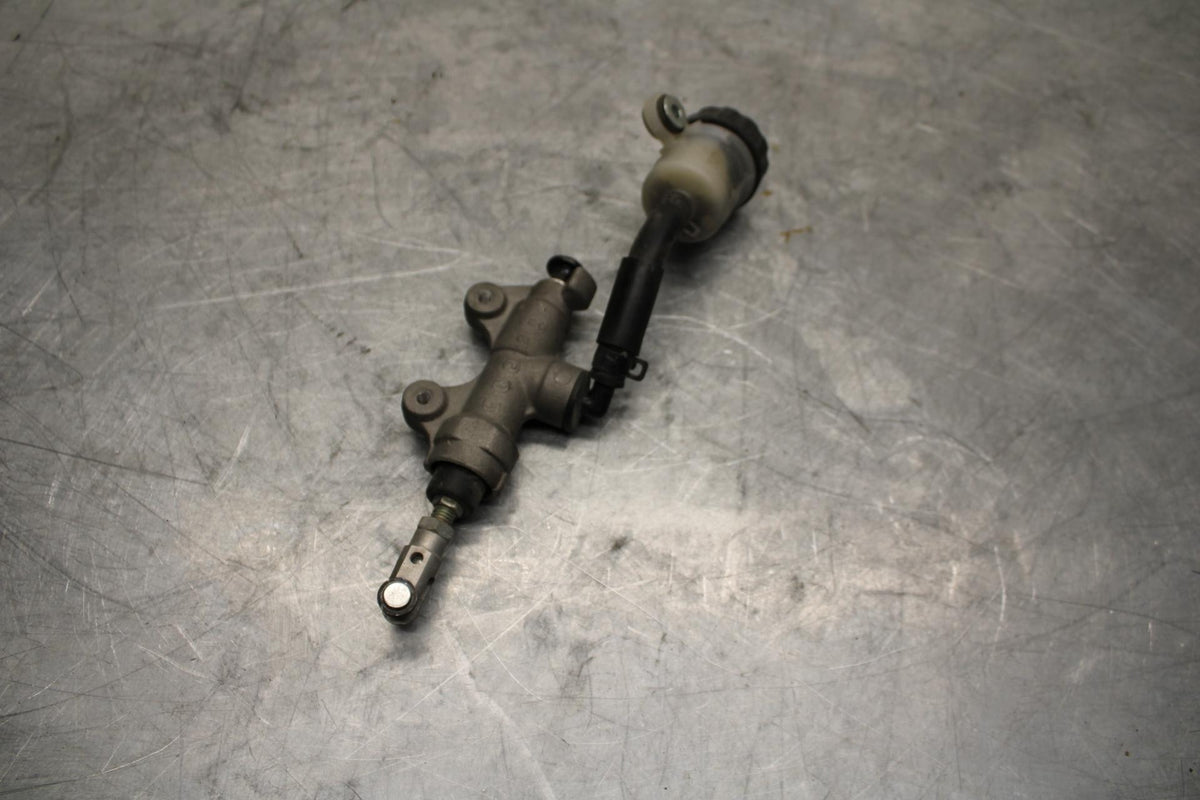 08-16 YAMAHA YZF R6 REAR BACK BRAKE MASTER CYLINDER W RESERVOIR BB443