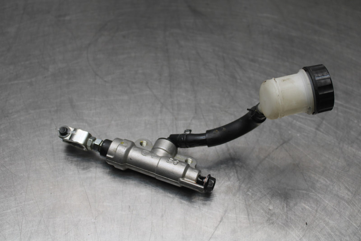 23 YAMAHA YZF R3 REAR BACK BRAKE MASTER CYLINDER W RESERVOIR BB806