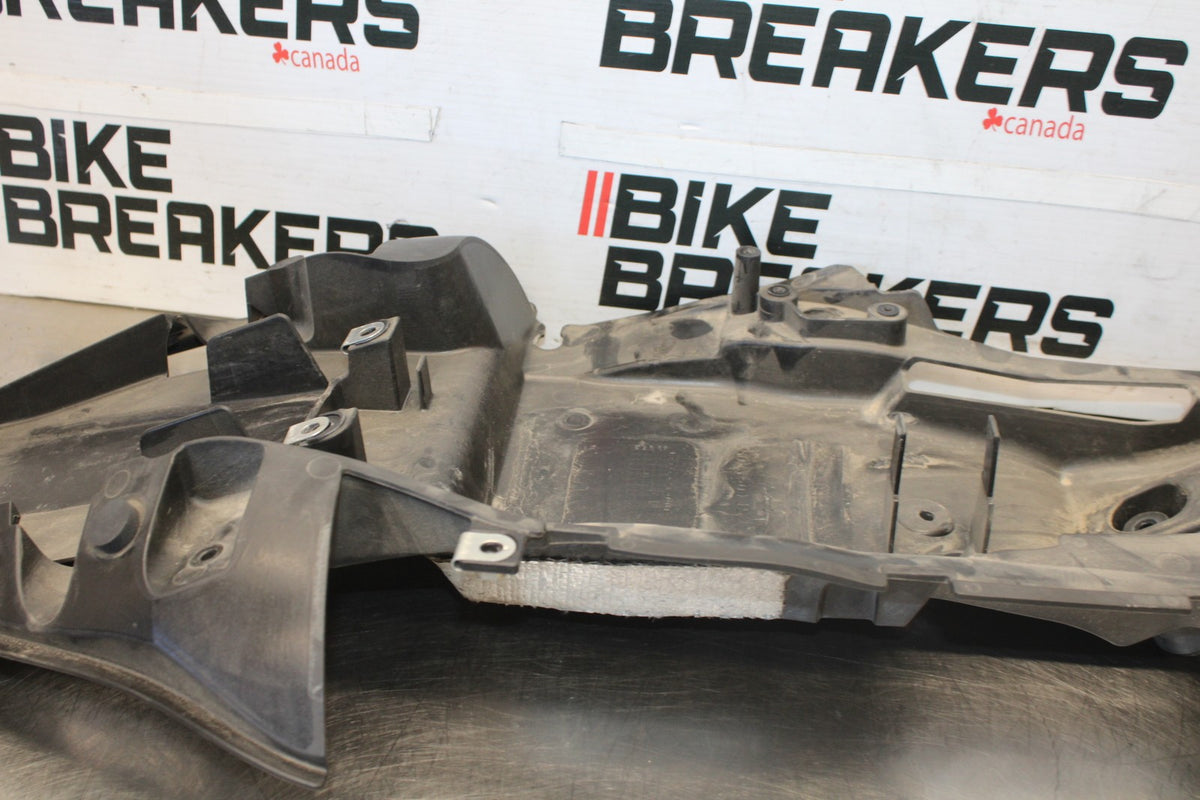07-08 KAWASAKI NINJA ZX6R REAR BACK TAIL UNDERTAIL BATTERY TRAY PLASTIC BB937