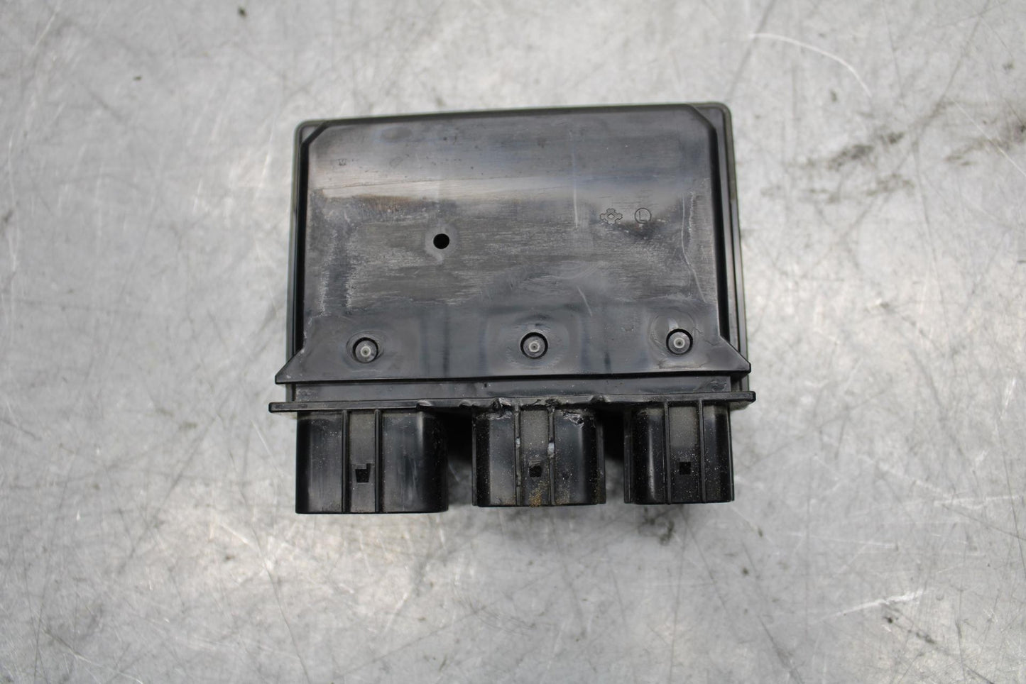 17 KAWASAKI Z900 ZR900 RELAY ASSEMBLY FUSE BOX BB549